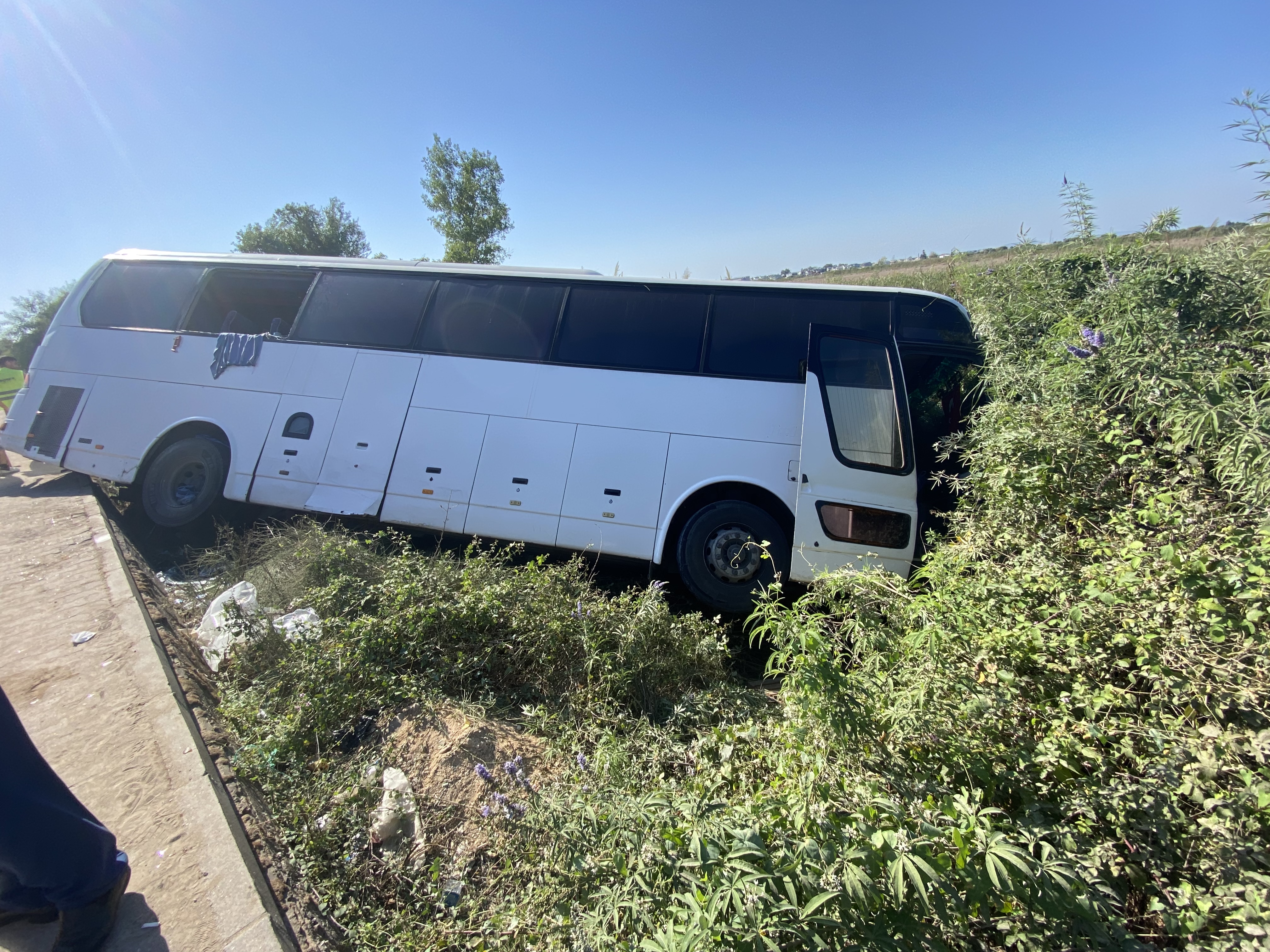 Serik’te otel servisi şarampole uçtu: 7 yaralı