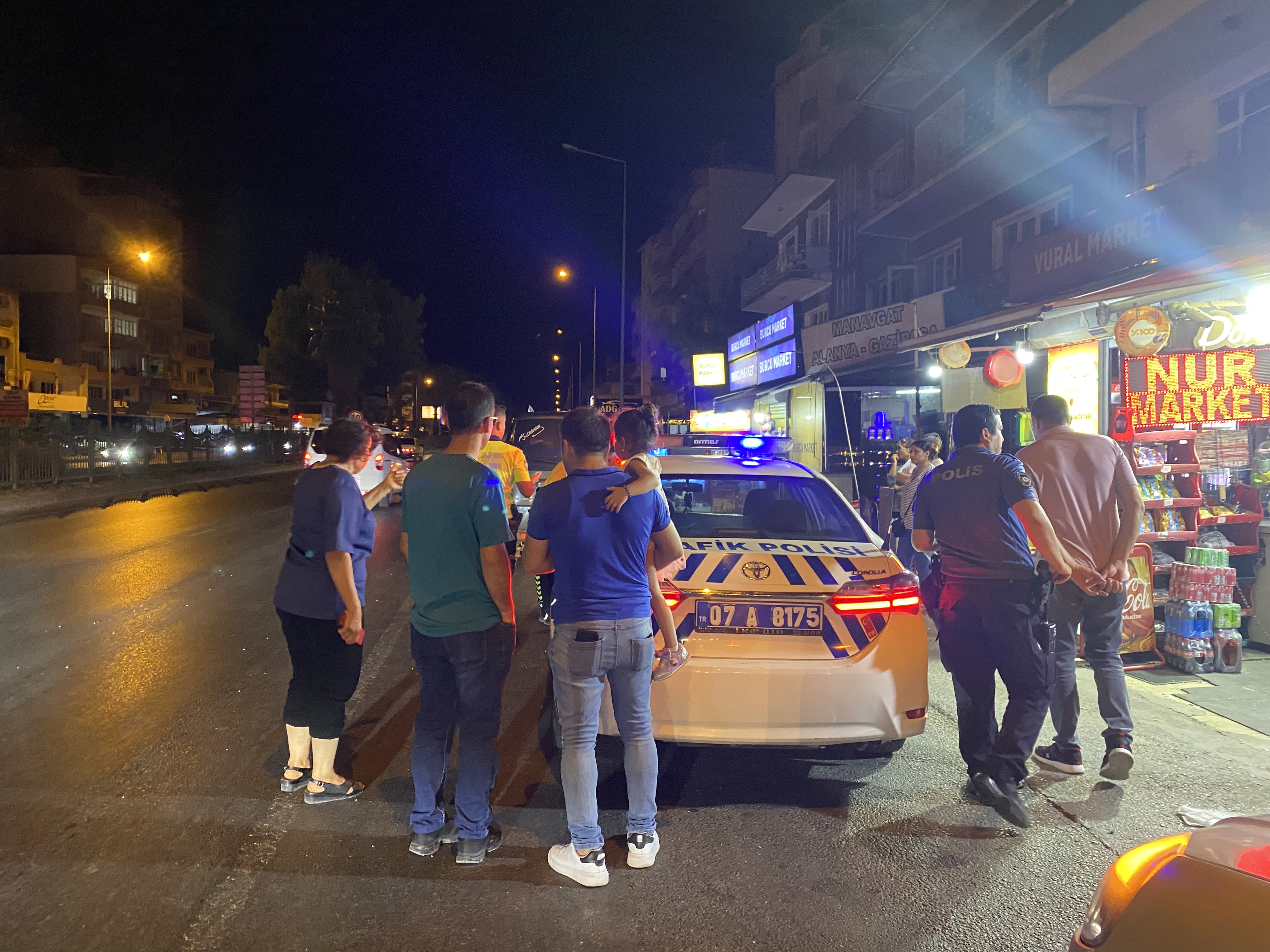 Serik’te yola fırlayan kız çocuğuna otomobil çarptı, 1 yaralı