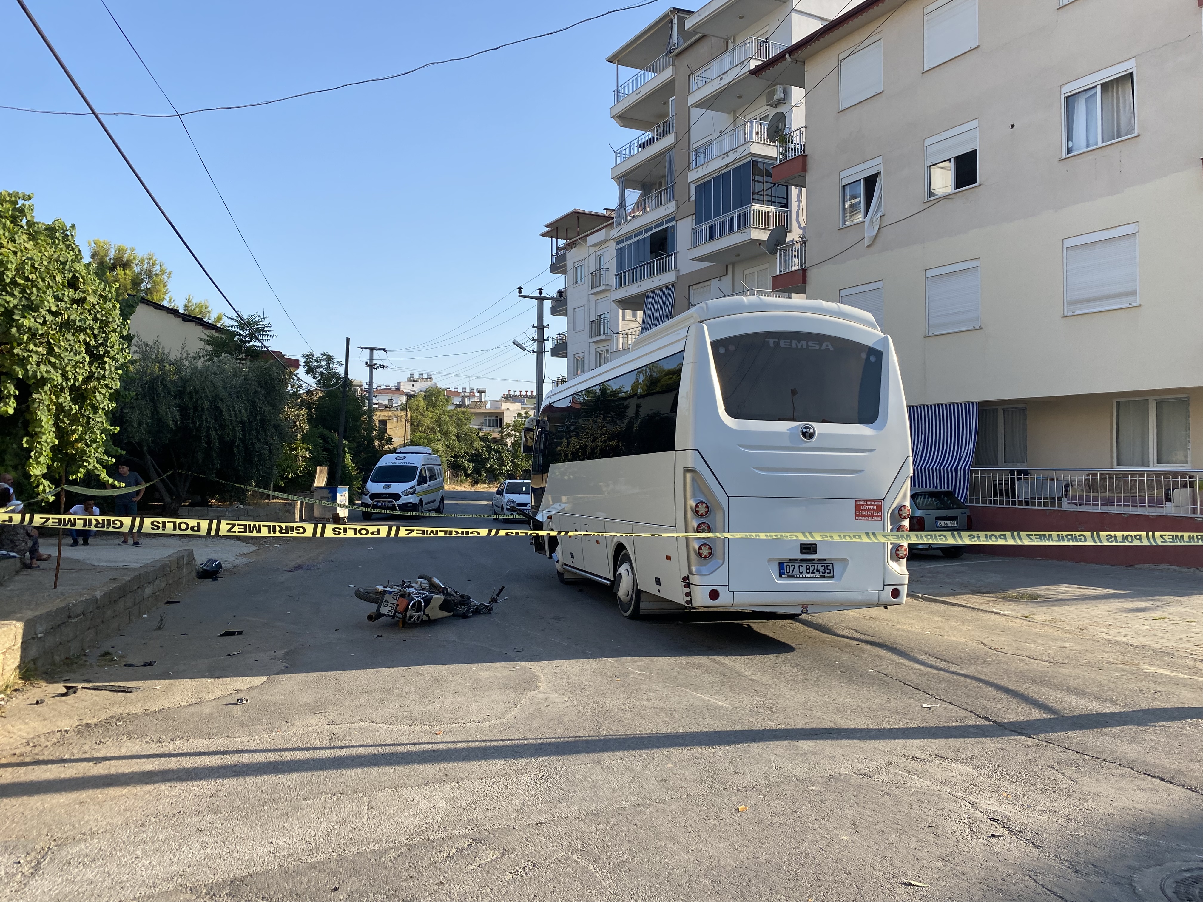 Serik’te motosiklet ile midibüs çarpıştı, 1 yaralı